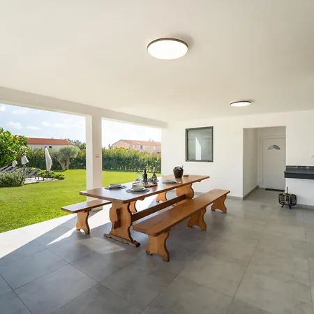 Andris ヴィラ Ližnjan