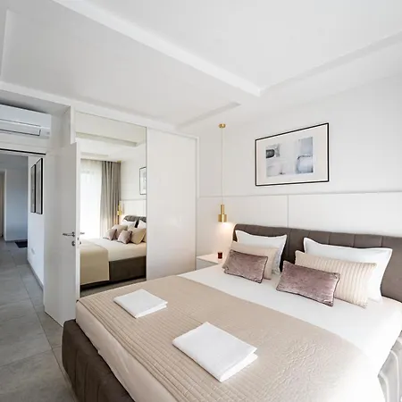 ヴィラ Andris Ližnjan